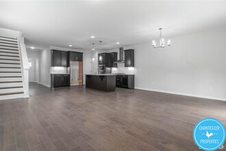 2010 Chipley Dr in Cary, NC - Foto de edificio - Building Photo