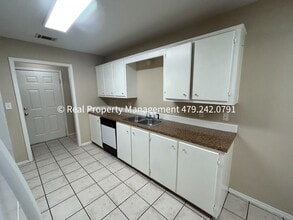 230 W Gary St in Greenwood, AR - Foto de edificio - Building Photo