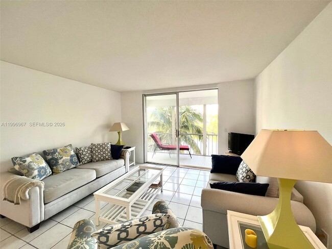 3030 Marcos Dr, Unit T302 in Aventura, FL - Building Photo - Building Photo