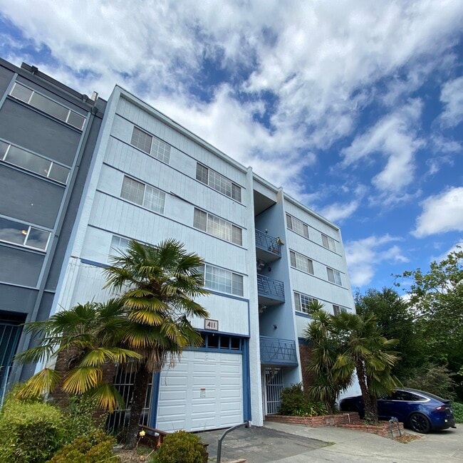 Fairmount Heights LLC. in Oakland, CA - Building Photo - Interior Photo