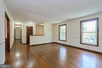 8332 Hilltop Ave in Vienna, VA - Building Photo - Building Photo