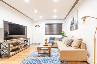 74 69th St, Unit 7B in Guttenberg, NJ - Foto de edificio - Building Photo