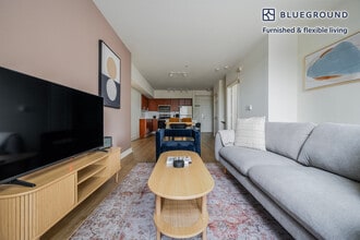 11000 NE 10th St in Bellevue, WA - Building Photo - Building Photo