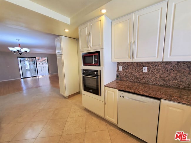 4365 McLaughlin Ave in Los Angeles, CA - Foto de edificio - Building Photo