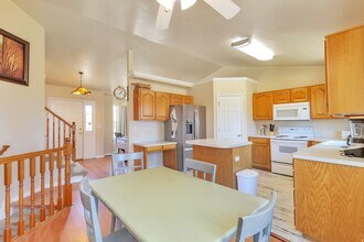 5789 S 3500 W in Roy, UT - Foto de edificio - Building Photo