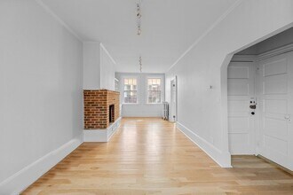 136 Myrtle St in Boston, MA - Building Photo - Building Photo