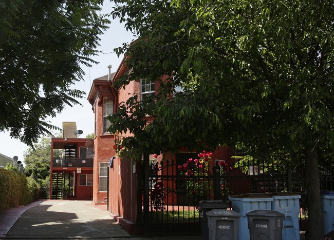 1518 Harmon St in Berkeley, CA - Building Photo - Building Photo