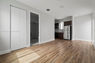6658 NW 102nd Path in Doral, FL - Building Photo - Building Photo