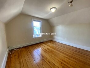 67 Flint St, Unit 2 in Somerville, MA - Building Photo - Building Photo