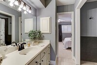 1023 Fountain View Dr photo'