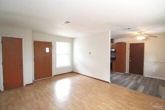 4512 Chantilly Way in Pensacola, FL - Building Photo - Building Photo