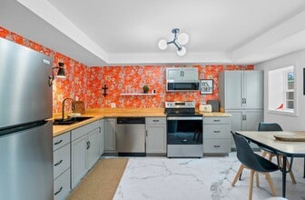 22 Scottsdale Dr, Unit Scottsdale B in Asheville, NC - Building Photo - Building Photo