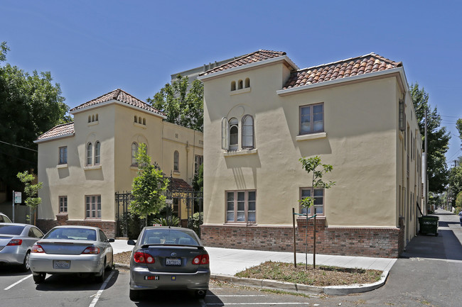 Hill Court in Sacramento, CA - Foto de edificio - Building Photo