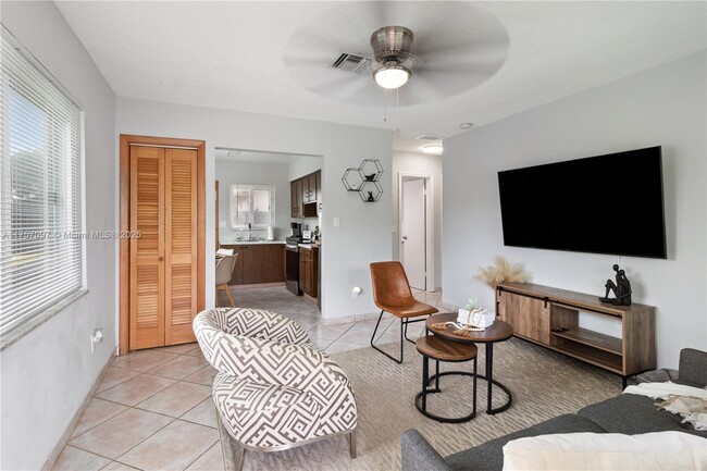 1201 NW 10th St in Dania Beach, FL - Building Photo - Building Photo