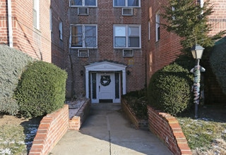 Fairfield Gables At Rockville Centre in Rockville Centre, NY - Foto de edificio - Building Photo