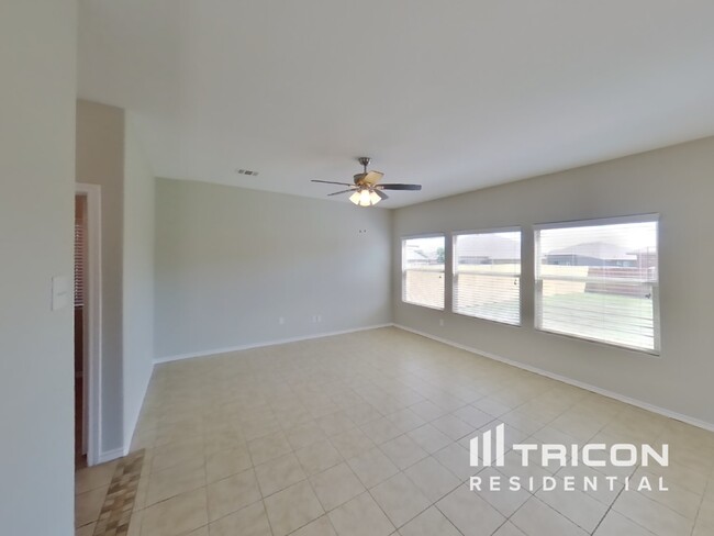 2733 Gains Mill Dr in Fort Worth, TX - Building Photo - Building Photo