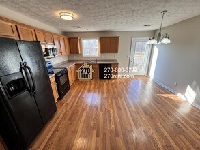 140 Twin Lakes Dr in Vine Grove, KY - Building Photo - Building Photo