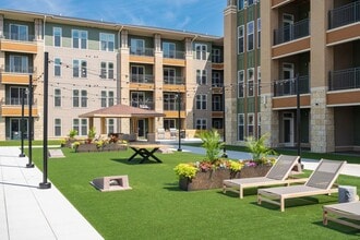 Prado in Oak Creek, WI - Foto de edificio - Building Photo