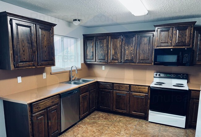 833 Tamerisk Dr in Lancaster, TX - Building Photo - Building Photo