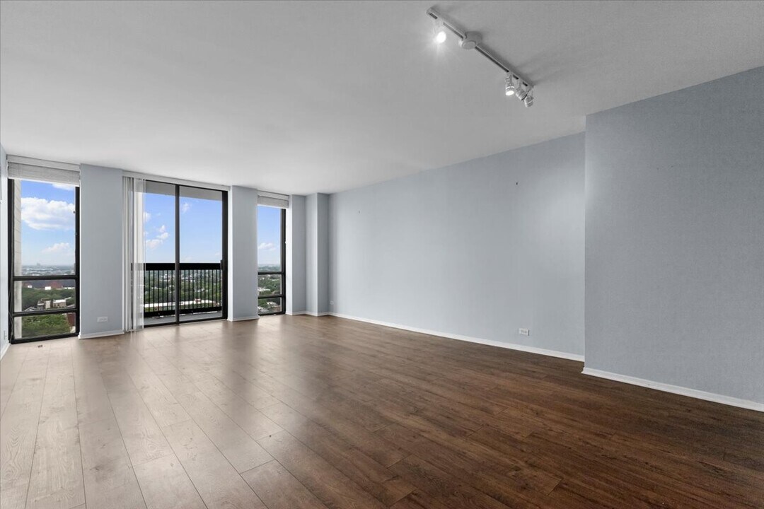1660 N La Salle Dr, Unit 1608 in Chicago, IL - Building Photo