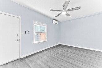 1711 E Appleton St, Unit 16 in Long Beach, CA - Foto de edificio - Building Photo