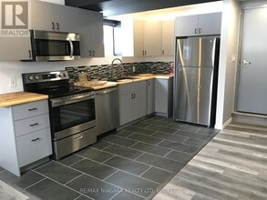 7701 Cortina Crescent in Niagara Falls, ON - Building Photo - Building Photo