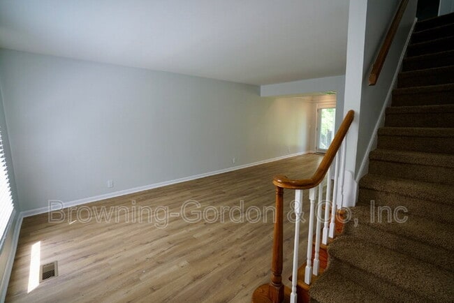 5025 Hillsboro Dr in Nashville, TN - Building Photo - Building Photo