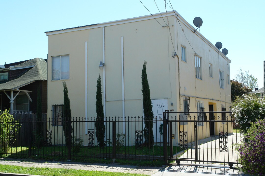 1704 Ward St in Berkeley, CA - Building Photo