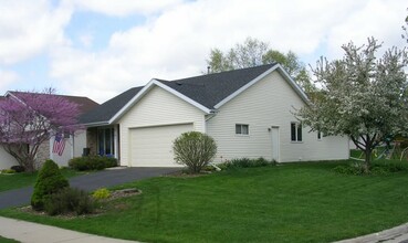 3101 Dorchester Way in Madison, WI - Foto de edificio - Building Photo