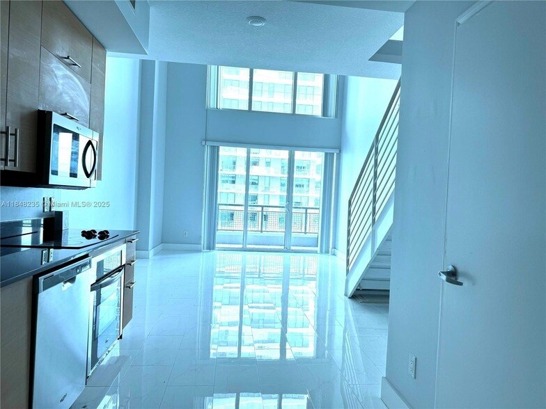 60 SW 13th St, Unit 3408 in Miami, FL - Building Photo