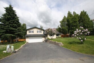9819 St Lawrence Cir in Anchorage, AK - Building Photo - Building Photo