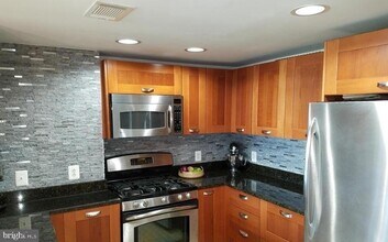 2451 Midtown Ave, Unit 1103 in Alexandria, VA - Building Photo - Building Photo