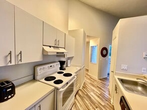 2564 Woodgate Blvd in Orlando, FL - Building Photo - Building Photo