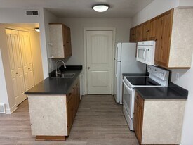 1190 E Waterside Cv in Cottonwood Heights, UT - Building Photo