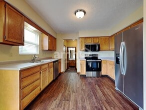 6585 Taylor Trace Ln in Hamilton, OH - Building Photo - Building Photo