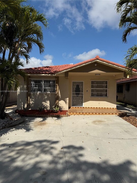 6652 W 22nd Ct in Hialeah, FL - Foto de edificio