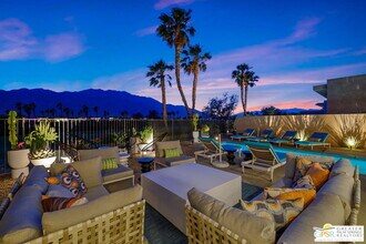 929 Bernardi Ln in Palm Springs, CA - Foto de edificio - Building Photo