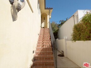1644 Hi Point St in Los Angeles, CA - Building Photo - Building Photo