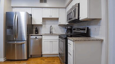 251 Meeting St in Charleston, SC - Building Photo - Building Photo