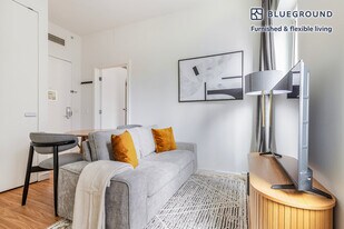 70 W 45th St in New York, NY - Building Photo