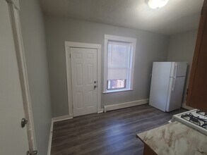 76 Walnut Park, Unit 9 in Boston, MA - Building Photo - Building Photo