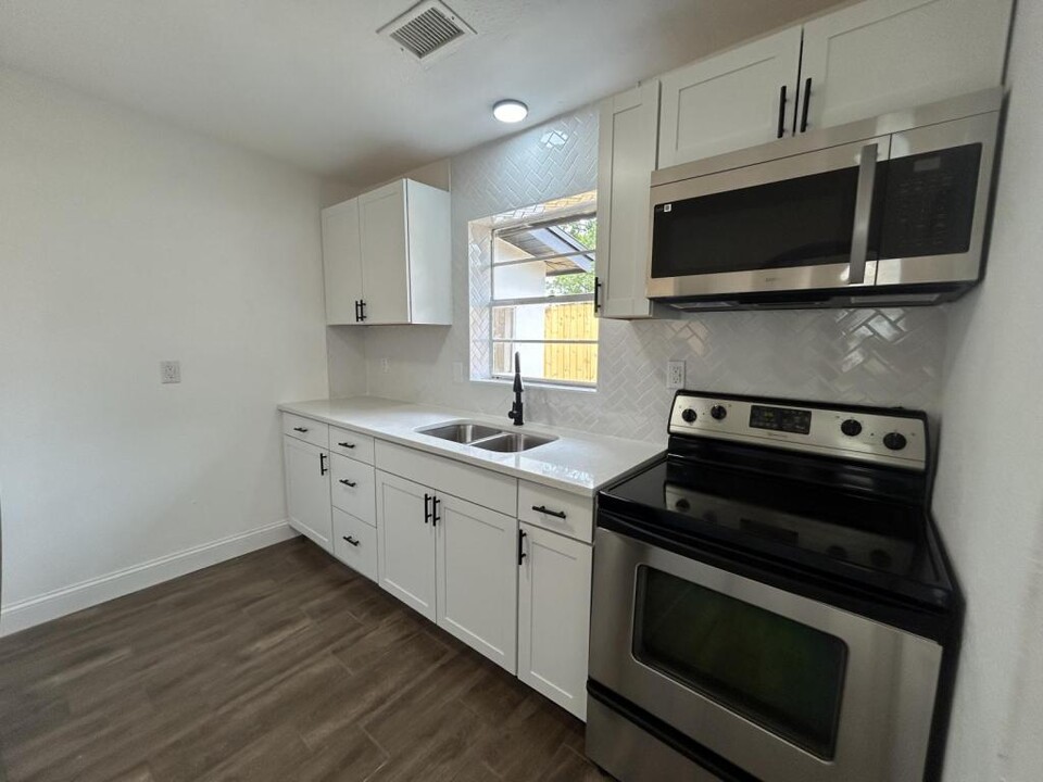 1415 29th Ave E in Bradenton, FL - Building Photo