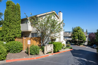 Larkspur Landing at Lake Sammamish in Bellevue, WA - Building Photo - Building Photo