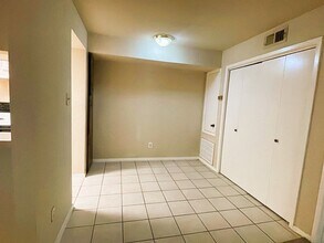 7200 Clarewood Dr in Houston, TX - Building Photo - Building Photo