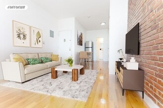1586 1st Ave in New York, NY - Building Photo - Building Photo