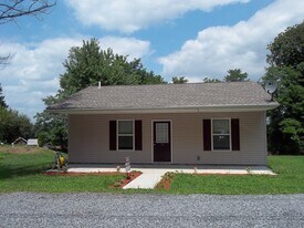 10 Locust Ln in Fleetwood, PA - Building Photo