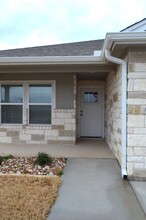 1713 Castroville Trl in Copperas Cove, TX - Foto de edificio - Building Photo