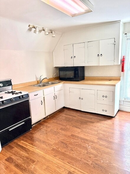 674 St Charles St in Elgin, IL - Building Photo - Building Photo