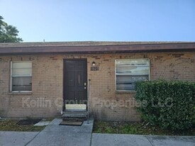 1027 N Brunnell Pkwy in Lakeland, FL - Building Photo