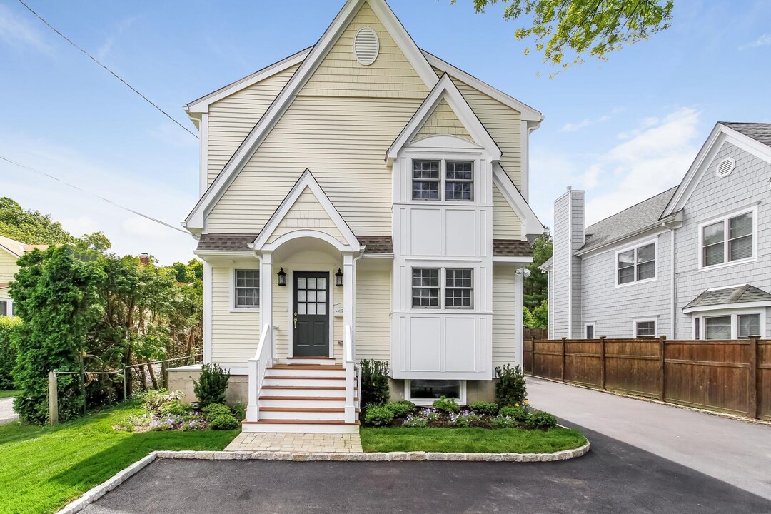 420 Midland Ave in Rye, NY - Foto de edificio